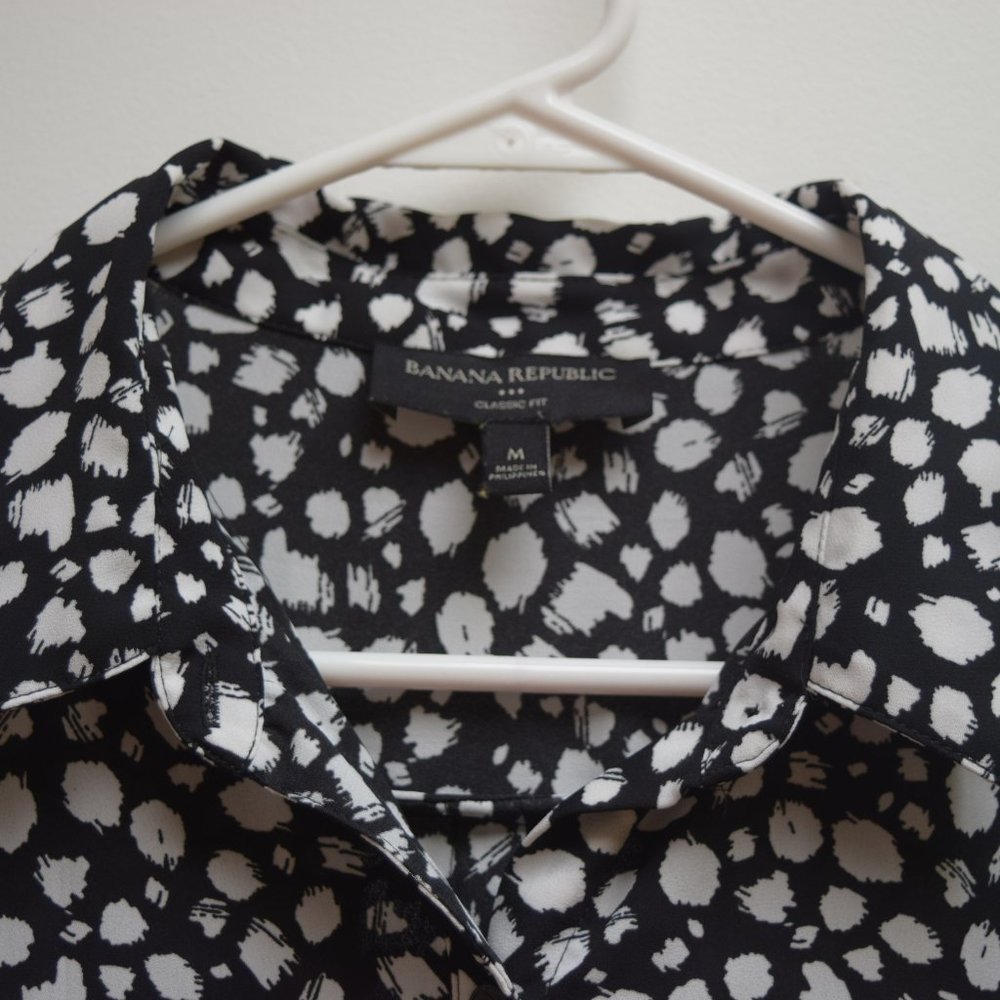 Banana Republic Classic Fit Button-Down in Women's M - Picture 3 of 11